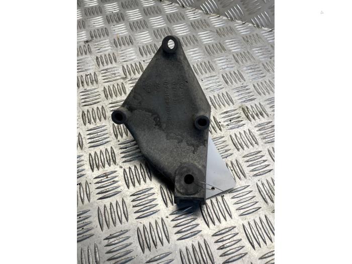 Gebruikte Motorsteun Volkswagen LT II 28/31/35 2.5 TDi Prijs € 25,00 Margeregeling aangeboden door EU Engines & Parts BV