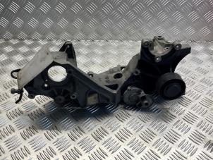 Gebruikte Dynamosteun onder Audi A4 (B8) 2.0 TDI 16V Prijs € 40,00 Margeregeling aangeboden door EU Engines & Parts BV