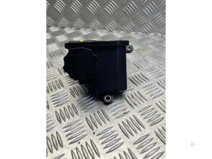 Gebruikte Servo Oliereservoir Mercedes S (W221) 3.0 S-320 CDI 24V 4-Matic Prijs € 25,00 Margeregeling aangeboden door EU Engines & Parts BV