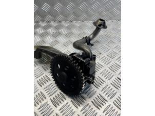 Gebruikte Oliepomp Volkswagen Transporter/Caravelle T5 2.5 TDi 4Motion Prijs € 50,00 Margeregeling aangeboden door EU Engines & Parts BV