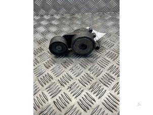 Gebruikte Spanrol Multiriem Mercedes S (222.0/222.1) 3.0 S-350 BlueTEC, S-350d 24V Prijs € 25,00 Margeregeling aangeboden door EU Engines & Parts BV