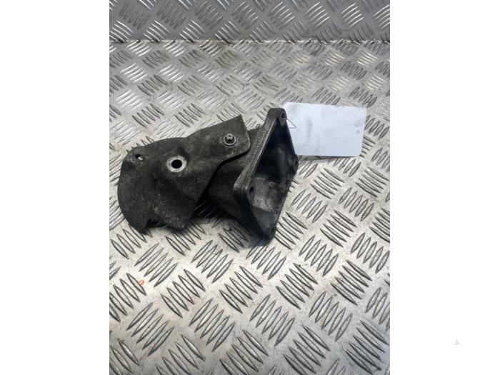 Gebruikte Motorsteun Mercedes E (W210) 2.2 E-220D 16V Prijs € 35,00 Margeregeling aangeboden door EU Engines & Parts BV