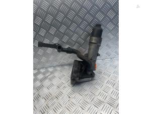 Gebruikte Oliefilterhuis Mercedes C (W203) 1.8 C-200K 16V Prijs € 45,00 Margeregeling aangeboden door EU Engines & Parts BV