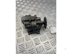 Gebruikte Oliepomp Mercedes C (W203) 2.0 C-200K 16V Prijs € 50,00 Margeregeling aangeboden door EU Engines & Parts BV