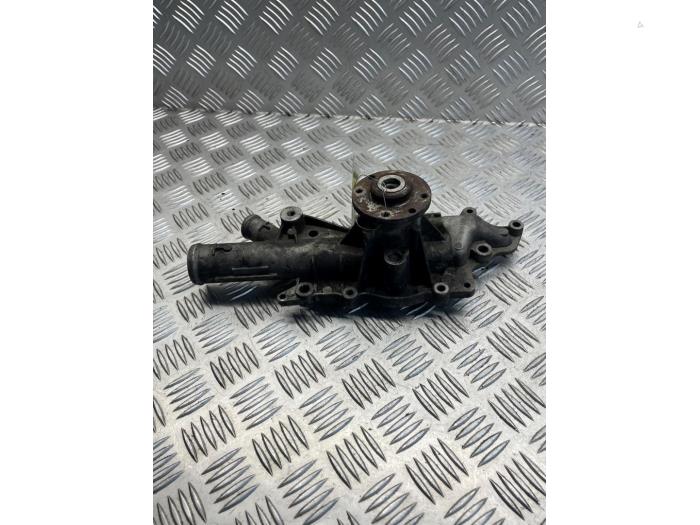 Gebruikte Waterpomp Mercedes Vito (639.7) 2.2 111 CDI 16V Prijs € 35,00 Margeregeling aangeboden door EU Engines & Parts BV