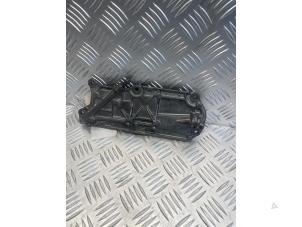 Gebruikte Distributiedeksel Mercedes E Estate (S213) E-200d 2.0 Turbo 16V Prijs € 35,00 Margeregeling aangeboden door EU Engines & Parts BV