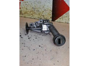 Gebruikte Oliepomp Mercedes A (W176) 1.5 A-160 CDI, A-160d 16V Prijs € 50,00 Margeregeling aangeboden door EU Engines & Parts BV