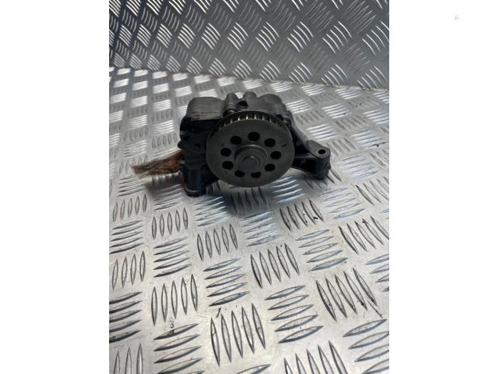 Gebruikte Oliepomp Volkswagen Transporter/Caravelle T5 2.0 TDI DRF 4Motion Prijs € 50,00 Margeregeling aangeboden door EU Engines & Parts BV