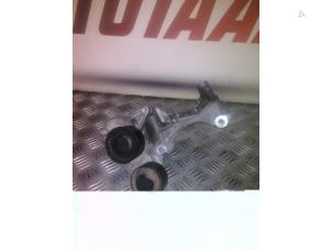 Gebruikte Dynamosteun onder Renault Trafic (1FL/2FL/3FL/4FL) 1.6 dCi 125 Twin Turbo Prijs € 65,00 Margeregeling aangeboden door EU Engines & Parts BV