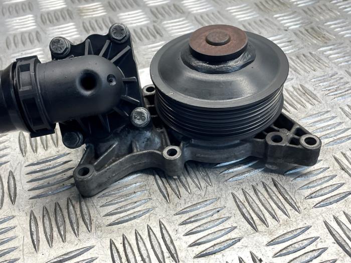 Waterpomp van een BMW 5 serie (G30) 530d xDrive 3.0 TwinPower Turbo 24V 2016