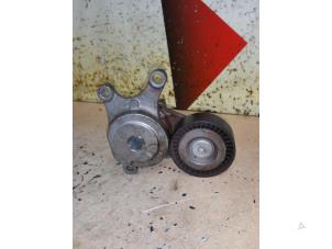 Gebruikte Spanrol Multiriem Mercedes A (W176) 1.6 A-180 16V Prijs € 25,00 Margeregeling aangeboden door EU Engines & Parts BV