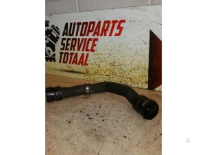 Gebruikte Koelwaterslang Mercedes B (W246) 1.8 B-200 CDI BlueEFFICIENCY 16V Prijs € 35,00 Margeregeling aangeboden door EU Engines & Parts BV
