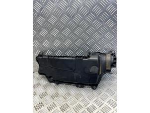 Gebruikte Kleppendeksel Renault Trafic New (FL) 2.0 dCi 16V 115 Prijs € 20,00 Margeregeling aangeboden door EU Engines & Parts BV