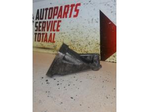 Gebruikte Motorsteun Mercedes C (W203) 1.8 C-230K 16V Prijs € 25,00 Margeregeling aangeboden door EU Engines & Parts BV