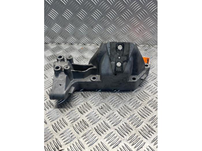 Gebruikte Motorsteun Iveco New Daily V 29L13V, 35C13V, 35S13V, 40C13V, 40S13V Prijs € 50,00 Margeregeling aangeboden door EU Engines & Parts BV