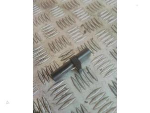 Gebruikte Krukas sensor Mercedes E (W210) 2.2 E-200 CDI 16V Prijs € 20,00 Margeregeling aangeboden door EU Engines & Parts BV