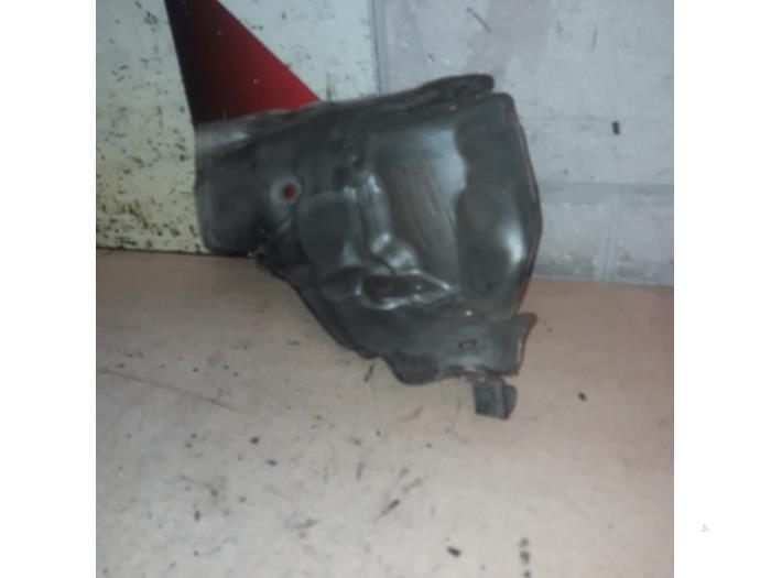 Gebruikte Hitteschild uitlaat BMW 5 serie (F10) 520d 16V Prijs € 25,00 Margeregeling aangeboden door EU Engines & Parts BV
