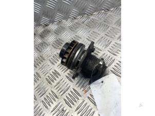 Gebruikte Waterpomp Renault Master III (JV) 2.3 dCi 16V 145 Prijs € 20,00 Margeregeling aangeboden door EU Engines & Parts BV