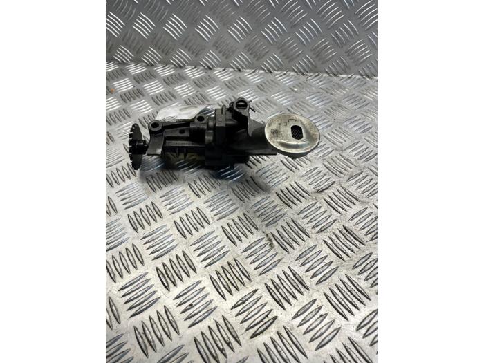 Gebruikte Oliepomp Renault Trafic New (JL) 1.9 dCi 82 16V Prijs € 50,00 Margeregeling aangeboden door EU Engines & Parts BV