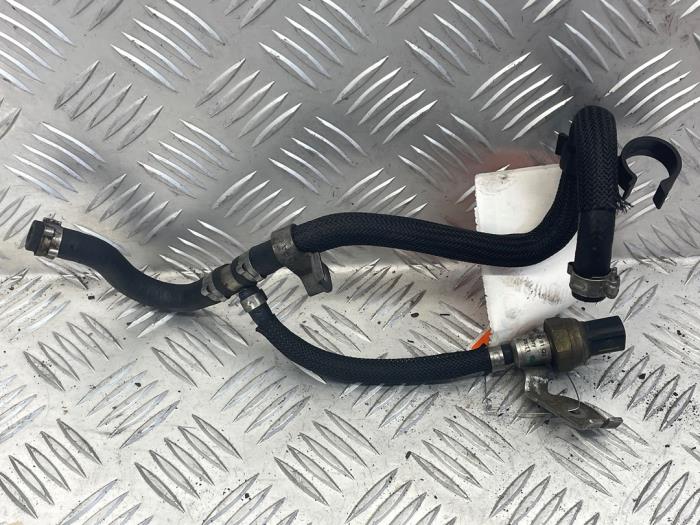 Brandstofdruk sensor van een Mercedes-Benz E (W212) E-200 CDI 16V BlueEfficiency,BlueTEC 2012