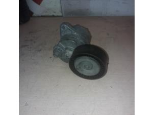 Gebruikte Spanrol Multiriem Mercedes ML I (163) 270 2.7 CDI 20V Prijs € 25,00 Margeregeling aangeboden door EU Engines & Parts BV