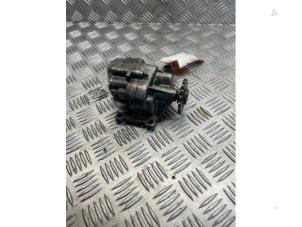 Gebruikte Oliepomp Mercedes Sprinter 3,5t (906.73) 315 CDI 16V Prijs € 50,00 Margeregeling aangeboden door EU Engines & Parts BV