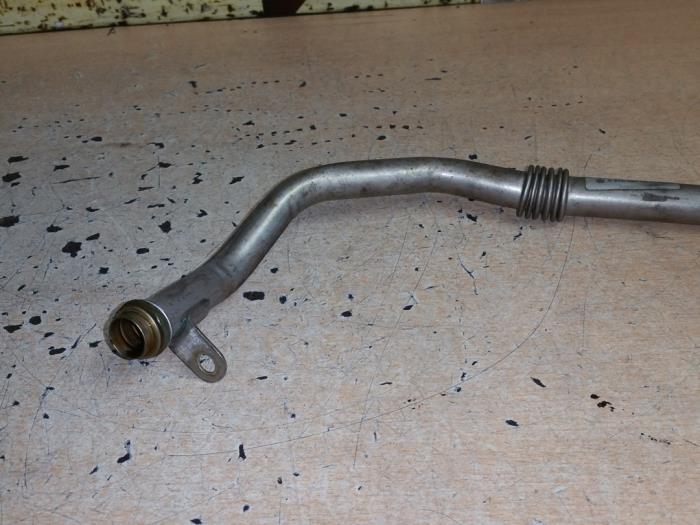 Oliedruk Leiding van een Mercedes-Benz A (W176) 1.6 A-200 16V 2016