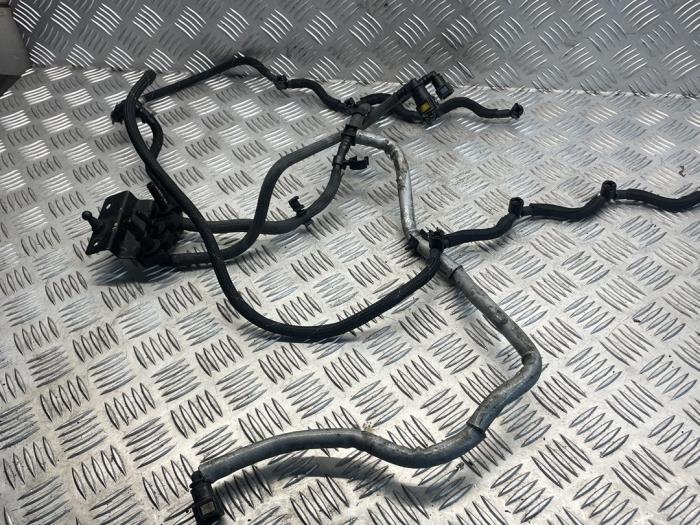 Brandstofleiding van een Land Rover Range Rover IV (LG) 4.4 SDV8 32V 2014