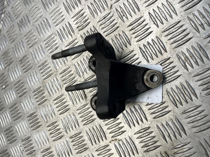 Gebruikte Motorsteun Ford Transit 2.2 TDCi 16V Prijs € 25,00 Margeregeling aangeboden door EU Engines & Parts BV