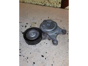 Gebruikte Spanrol Multiriem Mercedes GLA (156.9) 1.6 180 16V Prijs € 25,00 Margeregeling aangeboden door EU Engines & Parts BV