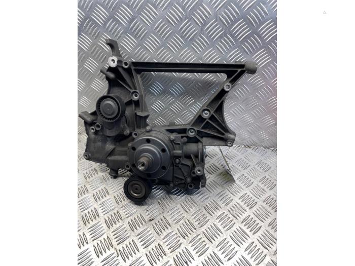 Gebruikte Dynamosteun boven Mercedes Sprinter 3,5t (906.73) 213 CDI 16V Euro 5 Prijs € 75,00 Margeregeling aangeboden door EU Engines & Parts BV