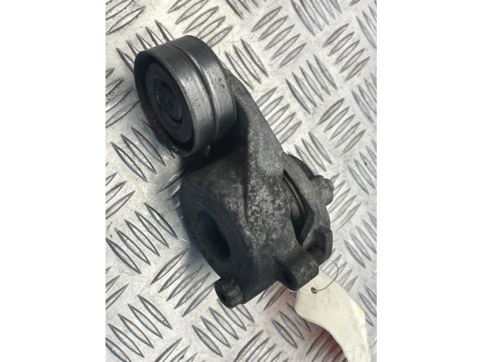Gebruikte Spanrol Multiriem Mercedes Vito (639.6) 3.0 122 CDI V6 24V Prijs € 20,00 Margeregeling aangeboden door EU Engines & Parts BV