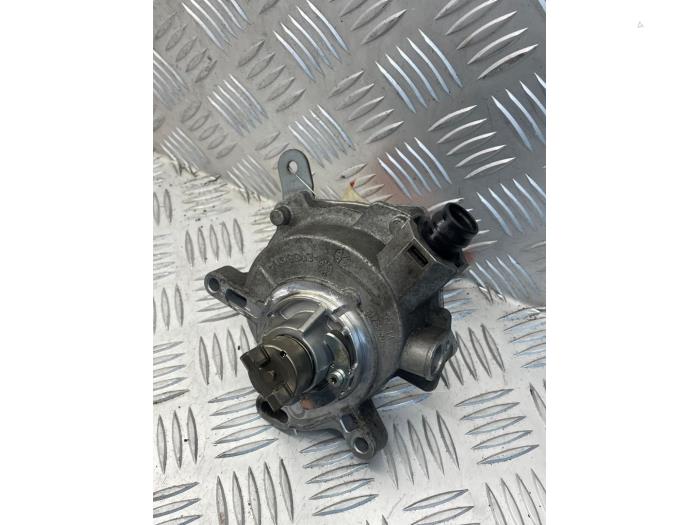 Gebruikte Vacuumpomp (Benzine) Ford Fiesta 6 (JA8) 1.0 EcoBoost 12V 100 Prijs € 75,00 Margeregeling aangeboden door EU Engines & Parts BV