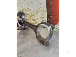 Gebruikte Zuiger Mercedes CLA (117.3) 1.6 CLA-180 16V Prijs € 100,00 Margeregeling aangeboden door EU Engines & Parts BV