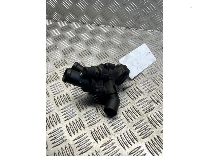 Gebruikte Thermostaathuis Volkswagen Multivan T5 (7E/7HC/7HF/7HM) 2.0 TDI 4Motion Prijs € 35,00 Margeregeling aangeboden door EU Engines & Parts BV