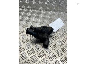 Gebruikte Thermostaathuis Volkswagen Multivan T5 (7E/7HC/7HF/7HM) 2.0 TDI 4Motion Prijs € 35,00 Margeregeling aangeboden door EU Engines & Parts BV