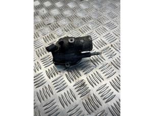 Gebruikte Thermostaat Mercedes Vito (638.0) 2.2 CDI 108 16V Prijs € 20,00 Margeregeling aangeboden door EU Engines & Parts BV