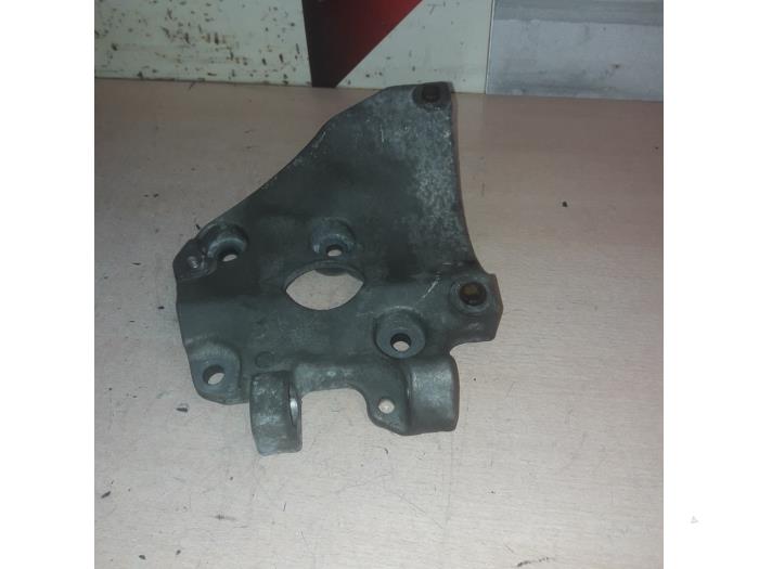 Gebruikte Dynamosteun onder Ford Focus 3 1.6 TDCi 115 Prijs € 25,00 Margeregeling aangeboden door EU Engines & Parts BV