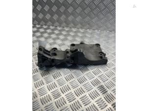 Gebruikte Dynamosteun onder Audi A3 (8P1) 2.0 TDI 16V Prijs € 40,00 Margeregeling aangeboden door EU Engines & Parts BV