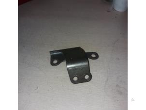 Gebruikte Motorsteun Mercedes E (W211) 3.0 E-320 CDI V6 24V Prijs € 15,00 Margeregeling aangeboden door EU Engines & Parts BV