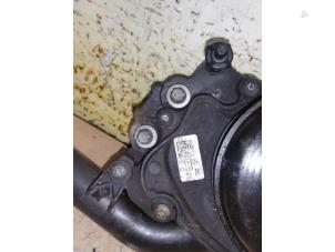 Gebruikte Waterpomp Mercedes E (C207) E-250 BlueTEC,d 16V Prijs € 50,00 Margeregeling aangeboden door EU Engines & Parts BV