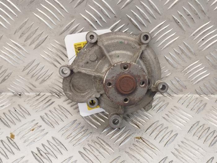 Gebruikte Waterpomp Mercedes C (W204) 1.8 C-180K 16V Prijs € 35,00 Margeregeling aangeboden door EU Engines & Parts BV
