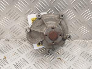 Gebruikte Waterpomp Mercedes C (W204) 1.8 C-180K 16V Prijs € 35,00 Margeregeling aangeboden door EU Engines & Parts BV