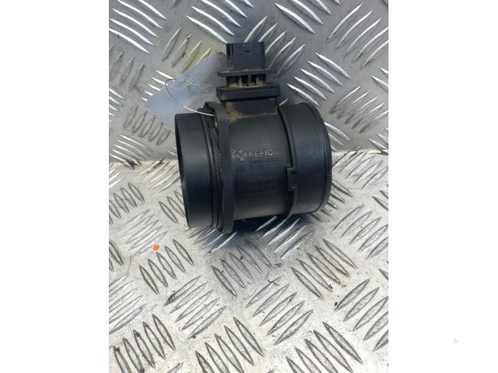 Gebruikte Luchtmassameter Hyundai Santa Fe II (CM) 2.2 CRDi 16V 4x2 Prijs € 30,25 Inclusief btw aangeboden door EU Engines & Parts BV