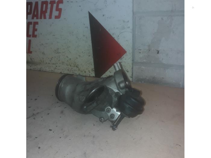 Gebruikte Turbo Pijp BMW 5 serie (F10) 535d 24V Prijs € 75,00 Margeregeling aangeboden door EU Engines & Parts BV