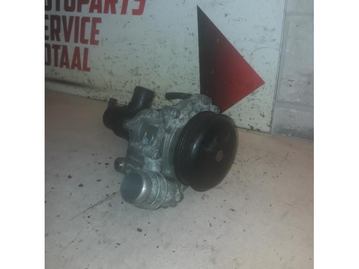 Gebruikte Waterpomp Mercedes B (W246/W242) 1.5 B-180 CDI,d 16V Prijs € 75,00 Margeregeling aangeboden door EU Engines & Parts BV