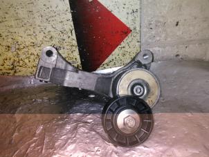 Gebruikte Dynamosteun boven Iveco New Daily VI 35C17, 35S17, 40C17, 50C17, 65C17, 70C17 Prijs € 75,00 Margeregeling aangeboden door EU Engines & Parts BV