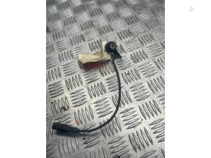 Gebruikte Pingelsensor Mercedes B (W246) 1.6 B-180 BlueEFFICIENCY Turbo 16V Prijs € 10,00 Margeregeling aangeboden door EU Engines & Parts BV