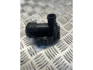 Gebruikte Waterslang aansluiting Mercedes E (W212) E-350 CDI BlueEfficiency 3.0 V6 24V Prijs € 25,00 Margeregeling aangeboden door EU Engines & Parts BV