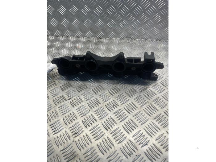 Gebruikte Inlaatspruitstuk Renault Master II (FD/HD) 2.5 dCi 16V 100 Prijs € 35,00 Margeregeling aangeboden door EU Engines & Parts BV